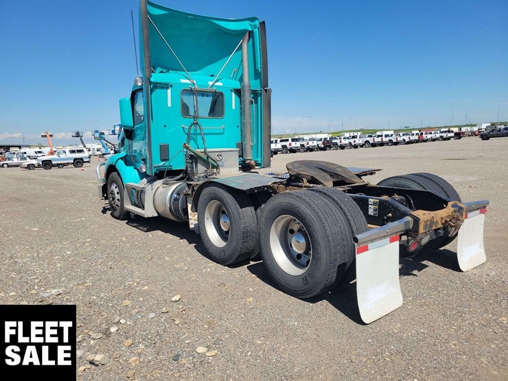 2018-peterbilt-579-image-12