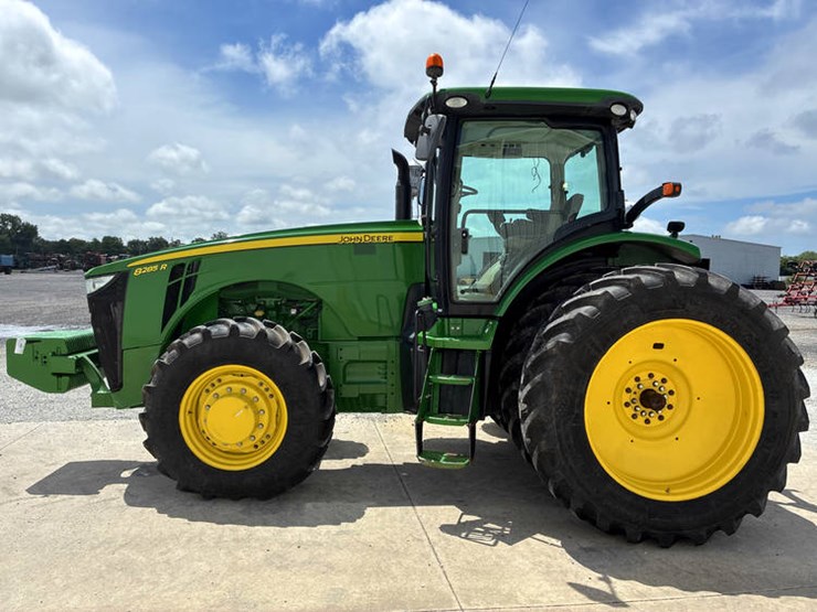 2014-john-deere-8285r-image-11