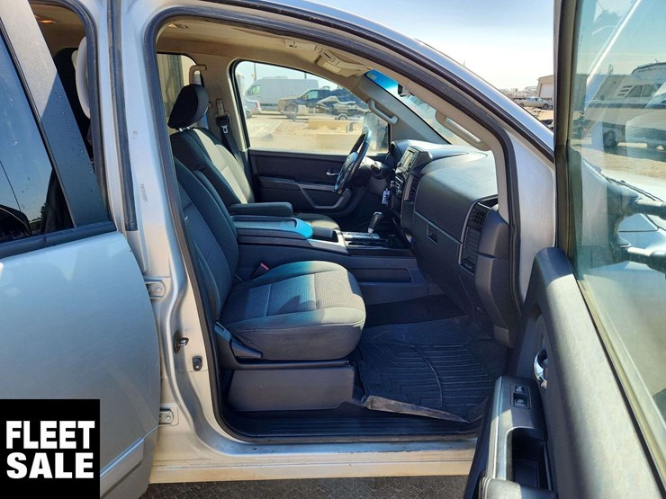 2015-nissan-titan-image-17