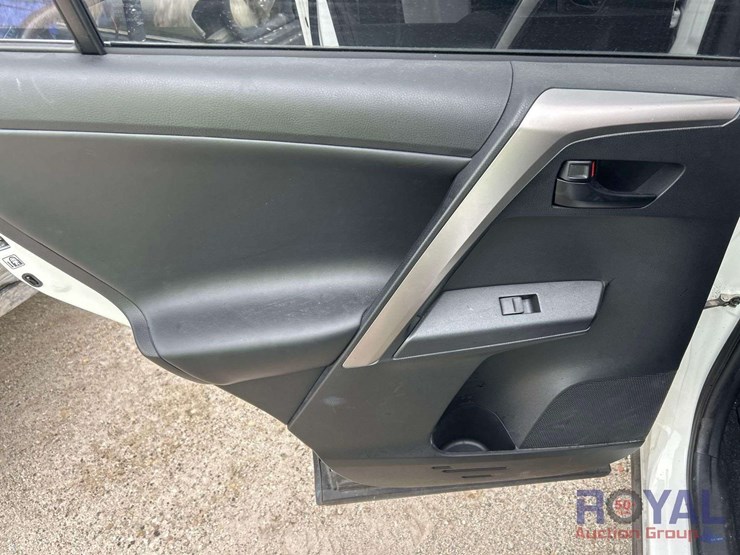 2018-toyota-rav4-image-24