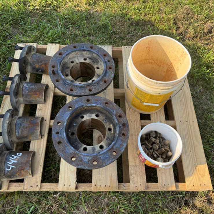 #1441 • 2 - 10 BOLT HUBS OFF JD 4440