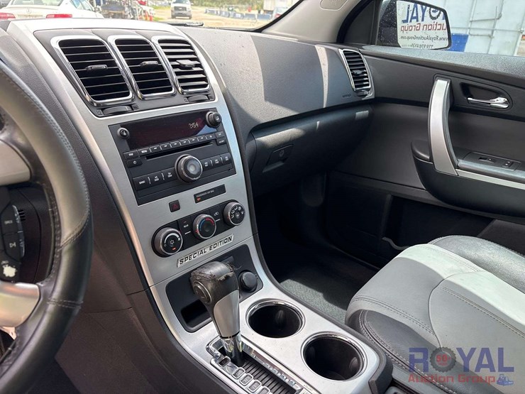 2011-gmc-acadia-sle-image-11