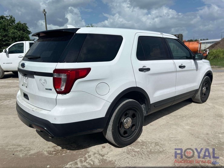 2016-ford-explorer-image-3