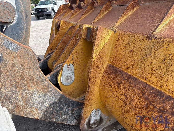 2011-deere-844k-image-33