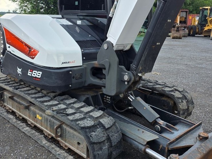2022-bobcat-e88-image-36