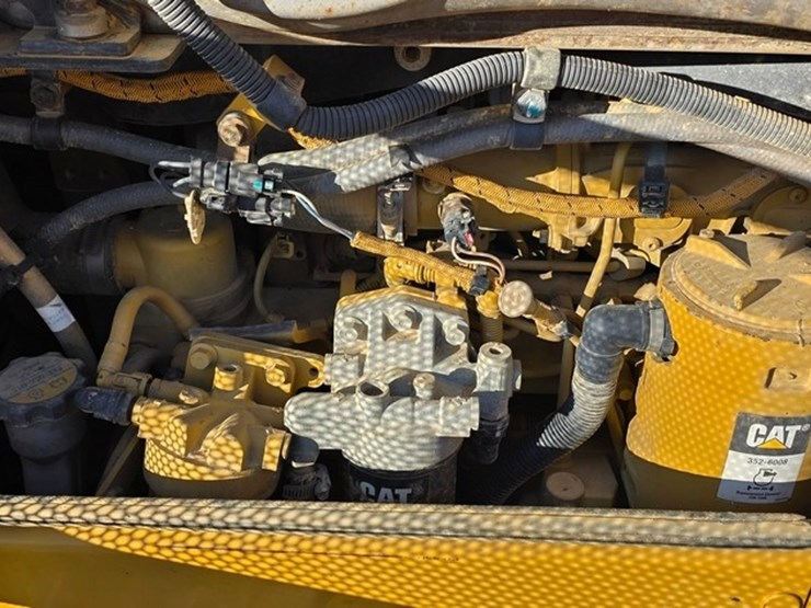 2019-caterpillar-d6n-lgp-image-57