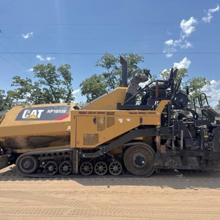 2015 CATERPILLAR AP-1055F