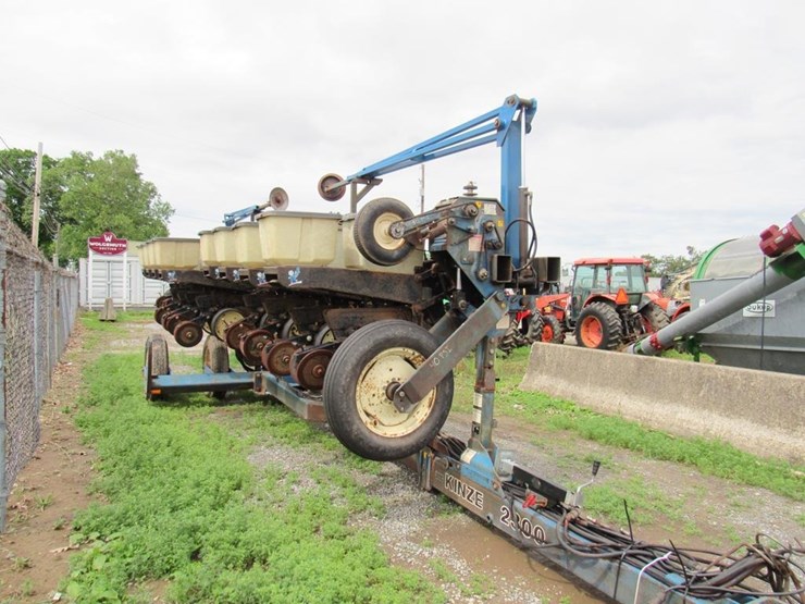 kinze-2300-image-12