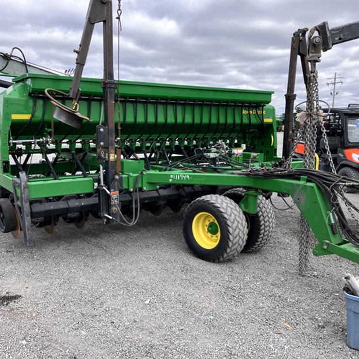 JOHN DEERE 1590