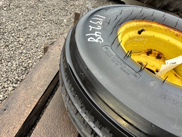 #113248-•-21x26x12-12-tires-for-300-series-image-4