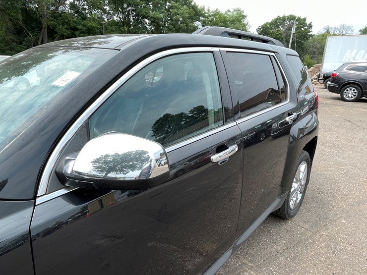 2015-gmc-terrain-slt-image-16