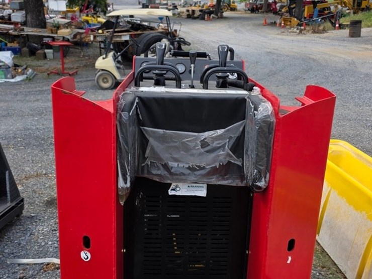 new-valley-pioneer-scl850-mini-skidloader-image-9