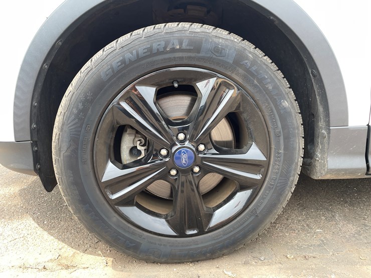 2015-ford-escape-se-image-10
