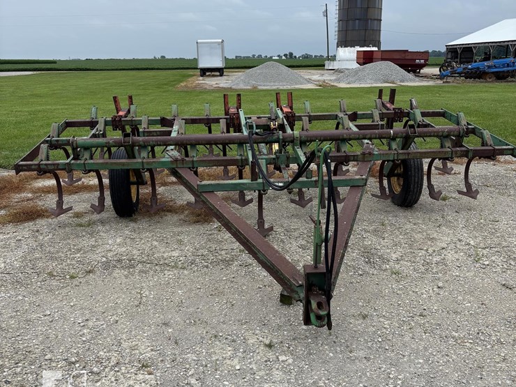 john-deere-1010-image-1