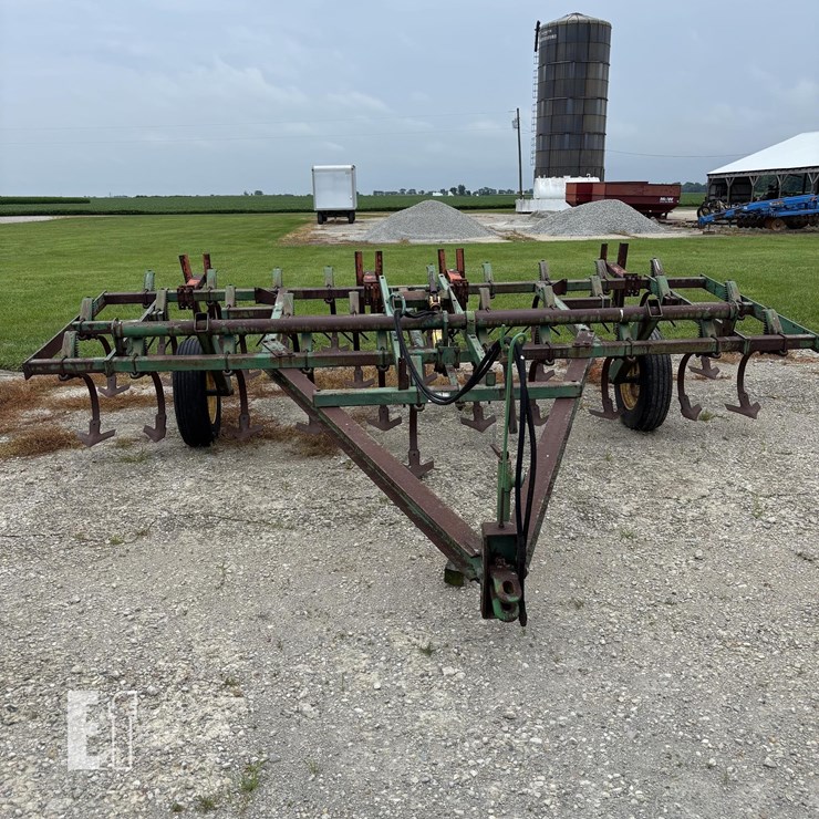 JOHN DEERE 1010