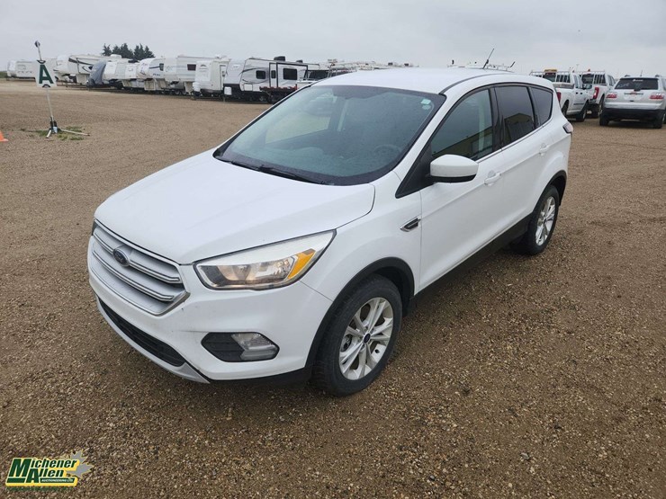 2017-ford-escape-se-image-1