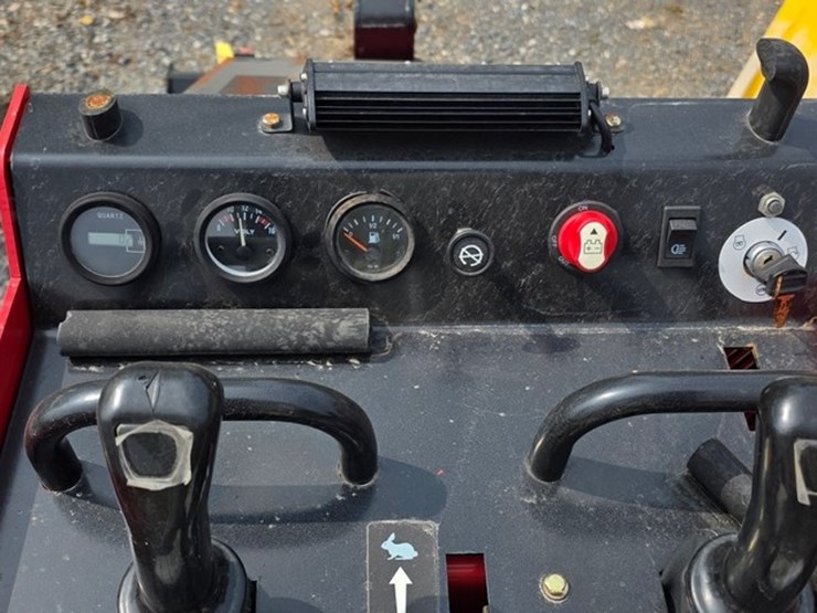 new-valley-pioneer-scl850-mini-skidloader-image-18