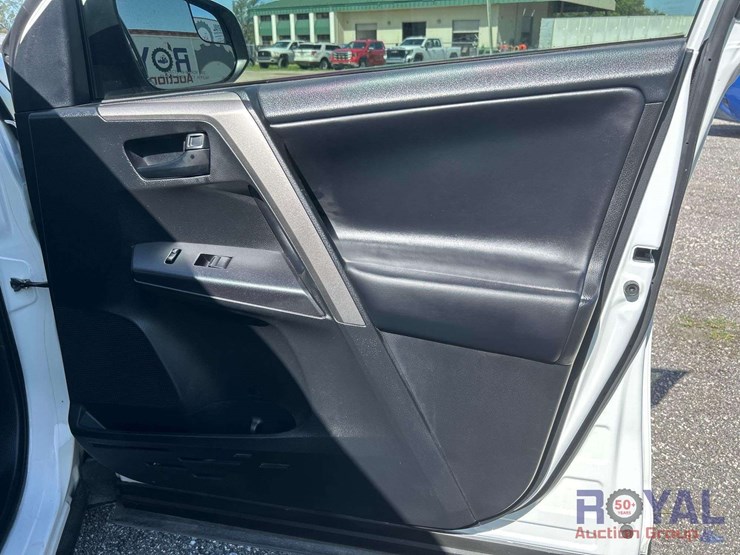 2018-toyota-rav4-image-31