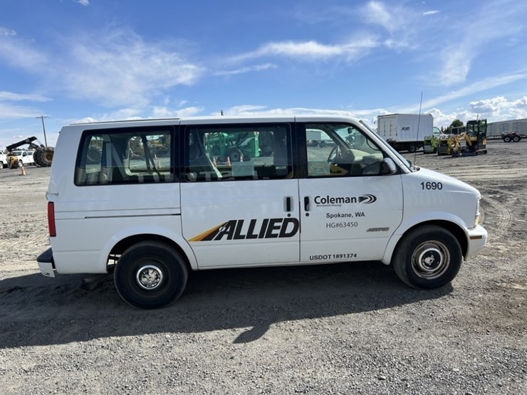 1999-chevrolet-astro-image-6