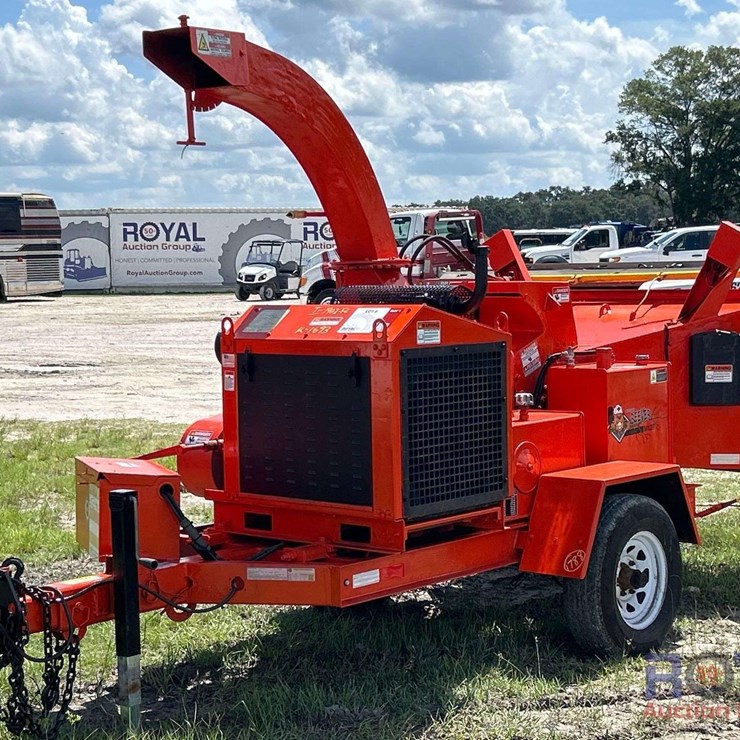 2018 E-Z Beever M12R Towable Brush Chipper
