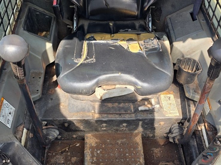 2011-bobcat-s630-image-45