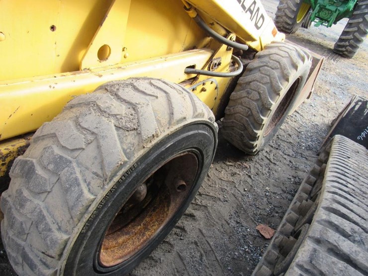 new-holland-l779-image-5