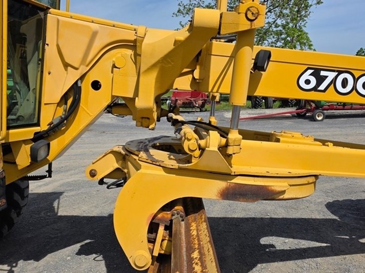 2001-deere-670c-image-36