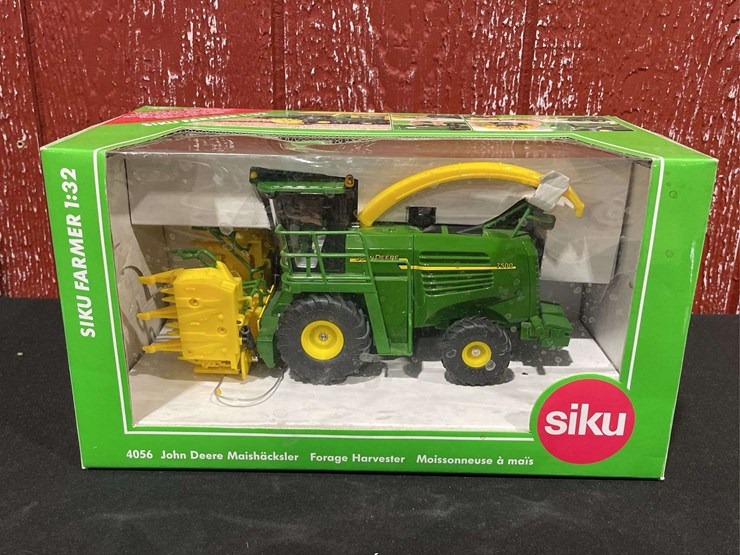 1/32-john-deere-7500-forage-harvester-nib-siku-image-1
