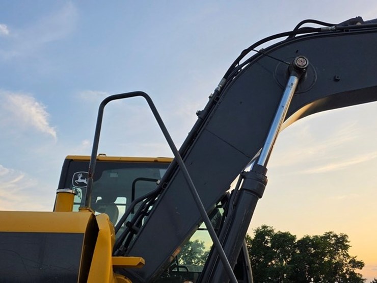 2013-deere-160g-lc-image-36