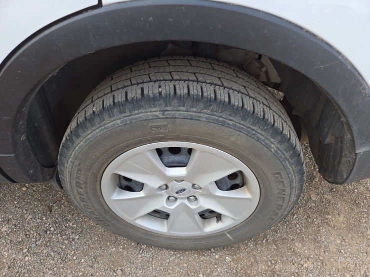 2014-ford-explorer-image-16