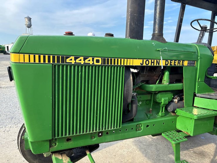 1982-john-deere-4440-image-33