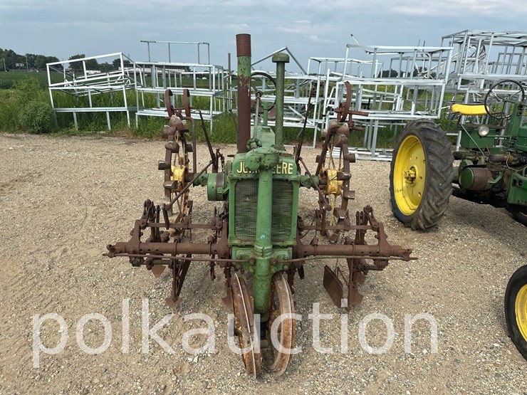 john-deere-b-image-3