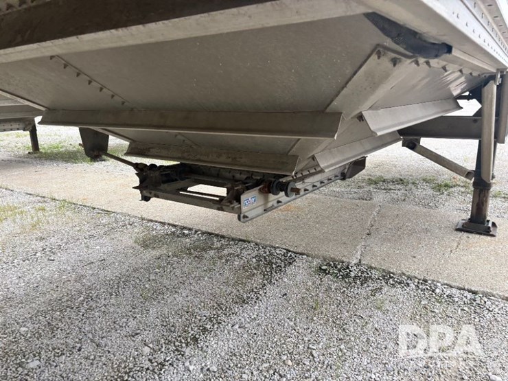 2016-wilson-grain-trailer-image-51