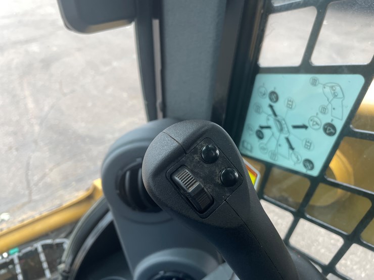2019-caterpillar-259d3-image-42