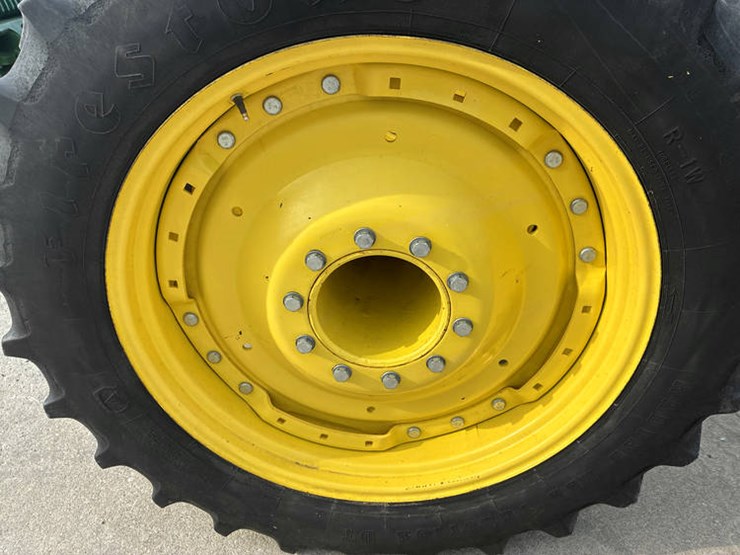 2012-john-deere-8360r-image-44