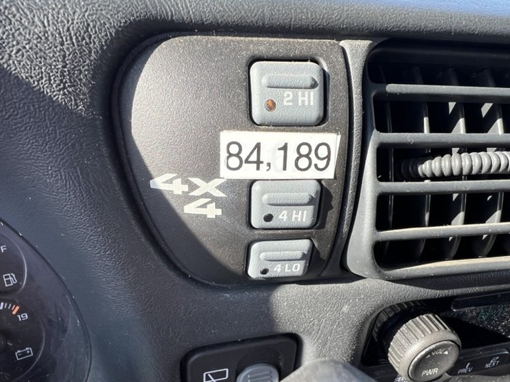 2004-chevrolet-blazer-image-30