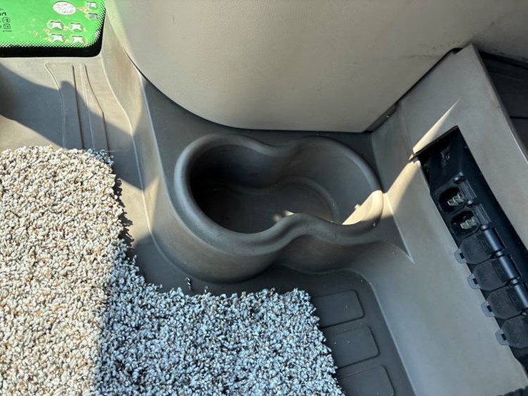 2013-john-deere-s690-image-111