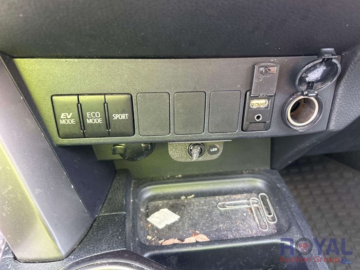 2018-toyota-rav4-image-17