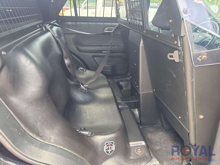 2019-ford-explorer-image-24