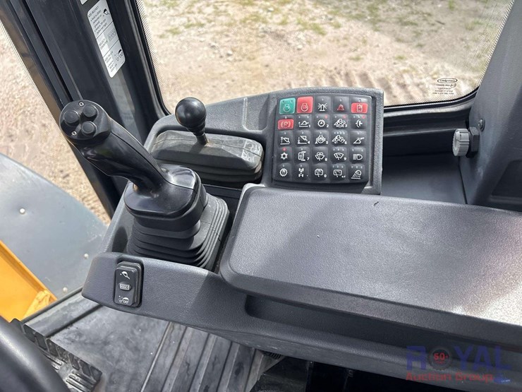 2018-deere-524k-image-11