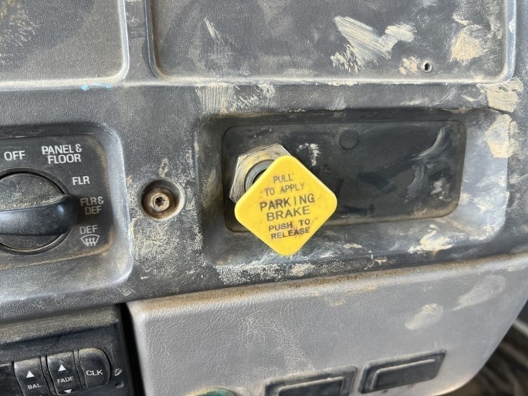 1998-ford-l8501-image-31