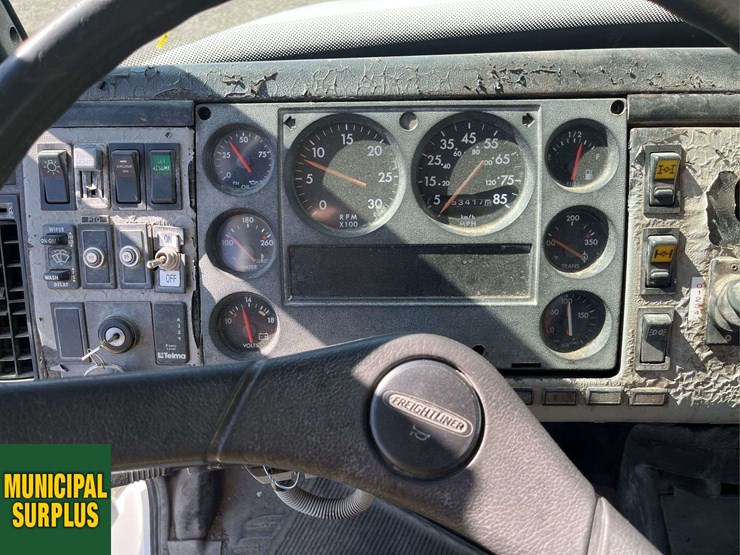 2000-freightliner-fl80-image-7