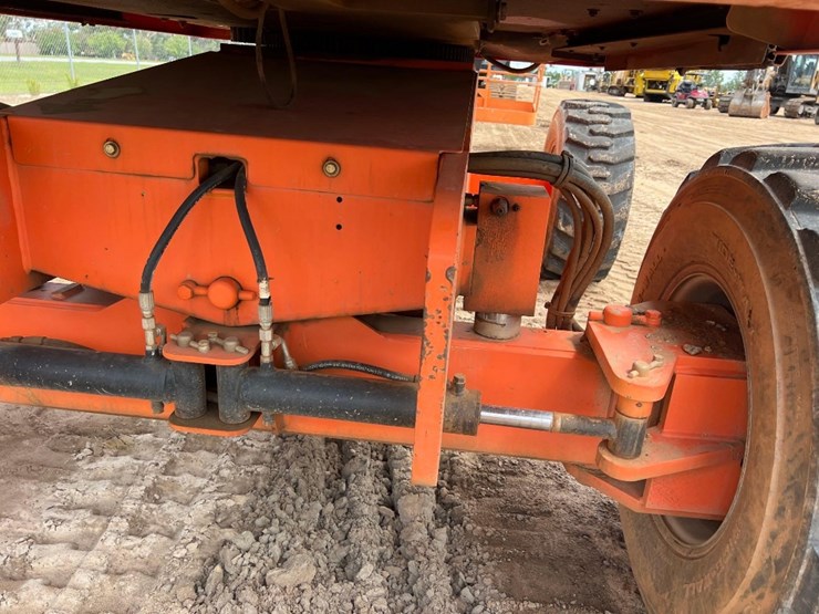 2005-jlg-660sj-image-9