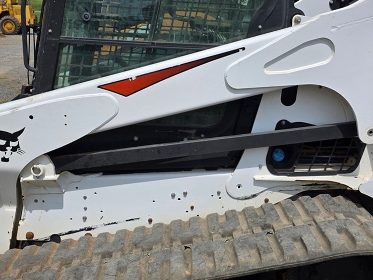 2022-bobcat-t770-image-28