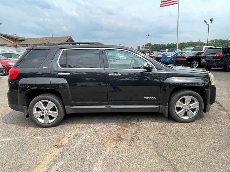 2015-gmc-terrain-slt-image-4