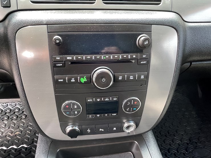 2008-chevrolet-suburban-image-60