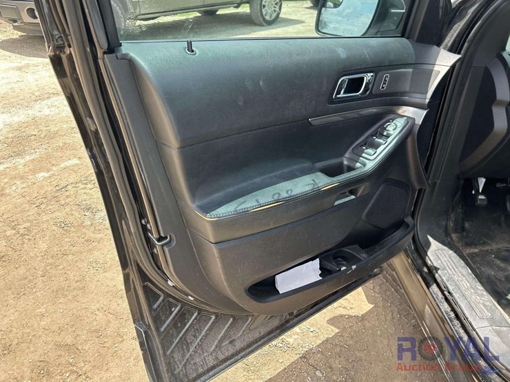 2018-ford-explorer-image-11