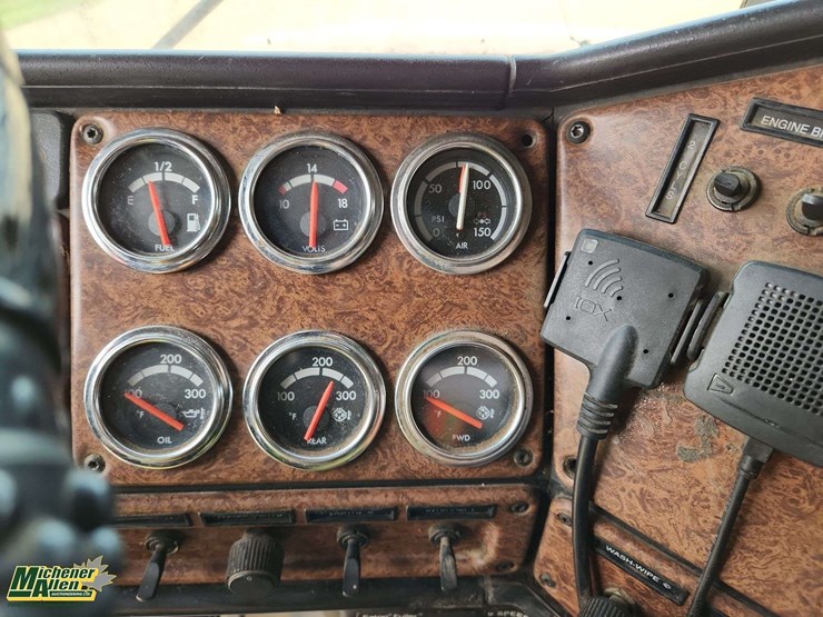 2007-freightliner-fld120-image-14