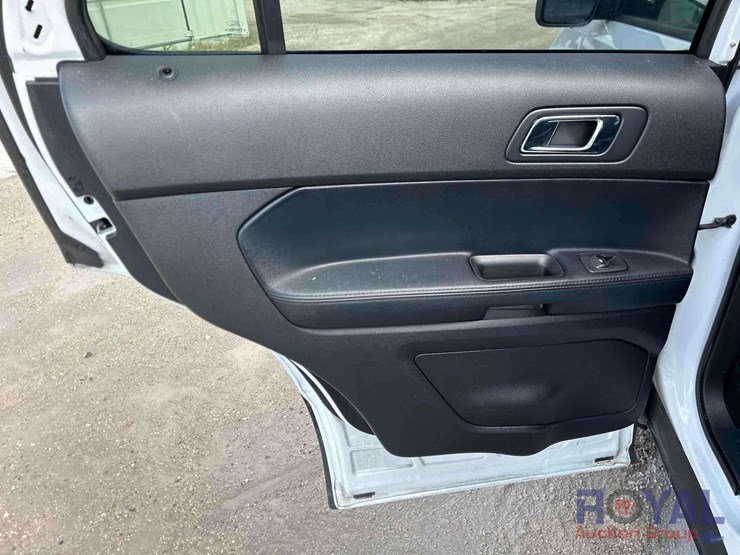 2016-ford-explorer-image-17