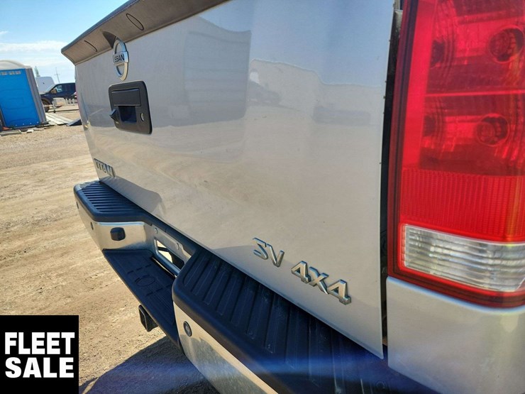 2015-nissan-titan-image-30